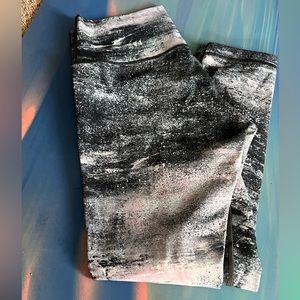 Lululemon leggings size 8. Blue white and light pink fabric.